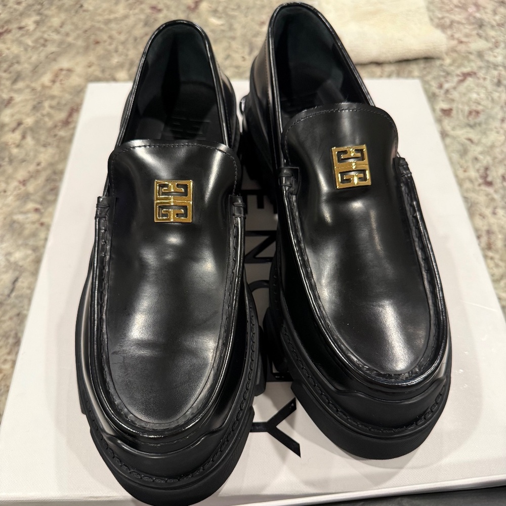 NWT Givenchy Moccasin Terra
